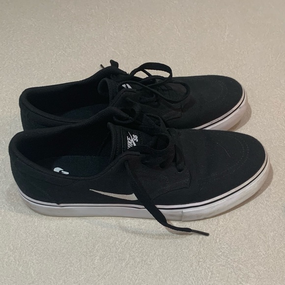 Nike Canvas Shoes - Picture 2 of 6